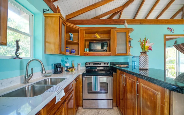 Lucky Duck Villa - Private Beach Escape
