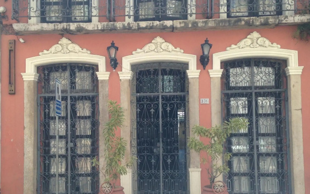 Solar do Carmo Suites & Apartments