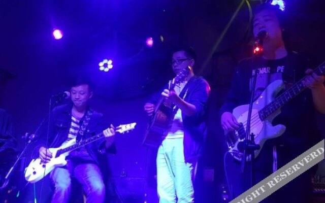 Eleven Eleven · Flower Dream Inn