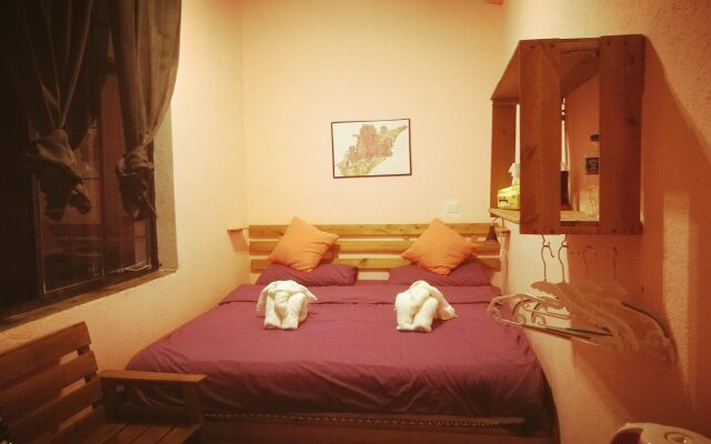 1975 Chongyu Hostel