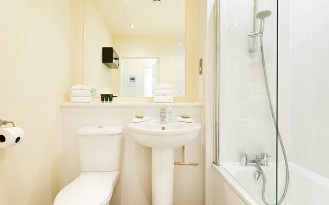 Bright and Spacious 2BR Flat in East London