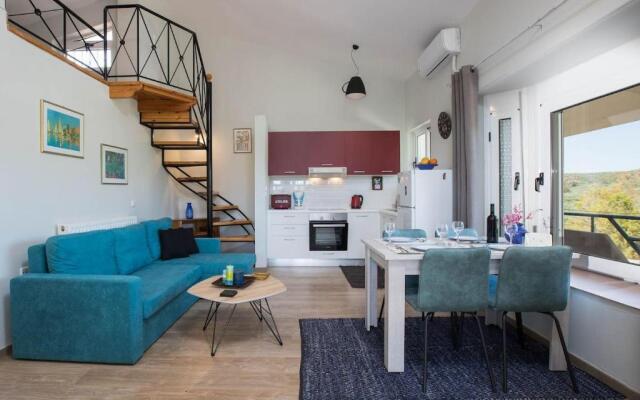 Villa Apella ✩ Private Yard & Pool ✩ 8 Guests