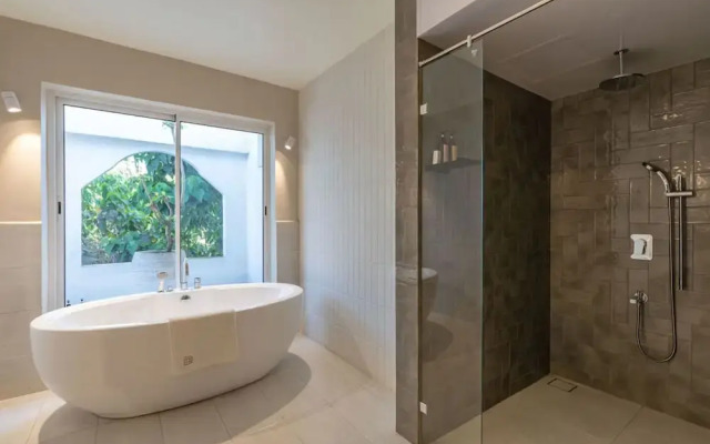 Legacy by Hireavilla -5br w Private Pool in Siolim