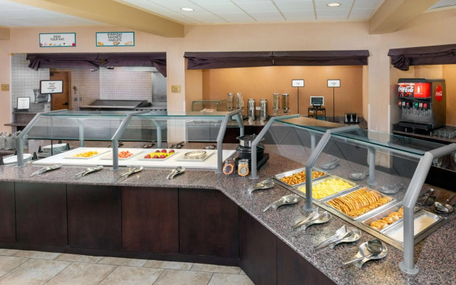 Embassy Suites by Hilton Kansas City International Airport