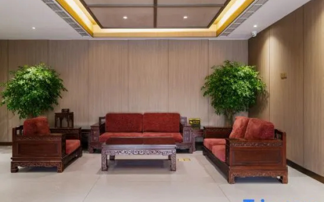 Qianmen Guanqi Hotel (Beijing Qianmen Subway Station)