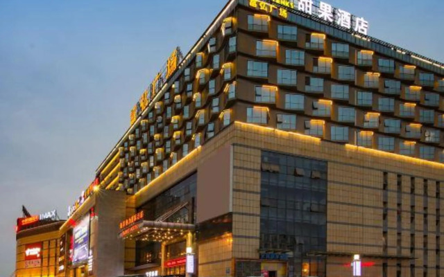 Sweet Fruit Charm International Hotel (Foshan West Station Shati Airport Store)