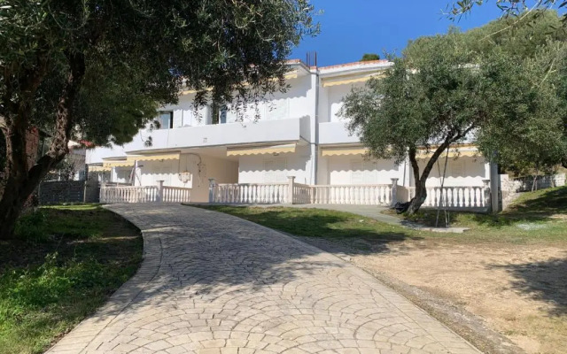 Elia Beach Apartments Vrachos