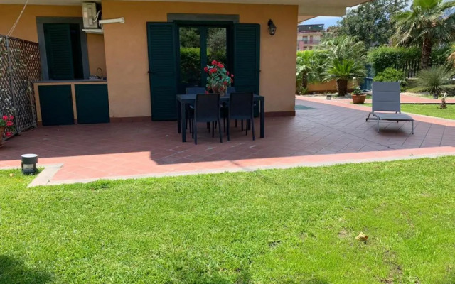 Etna, mare e verde (double room in villa)