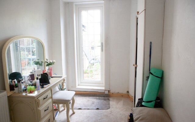 1 Bedroom Flat With Garden in Bristol