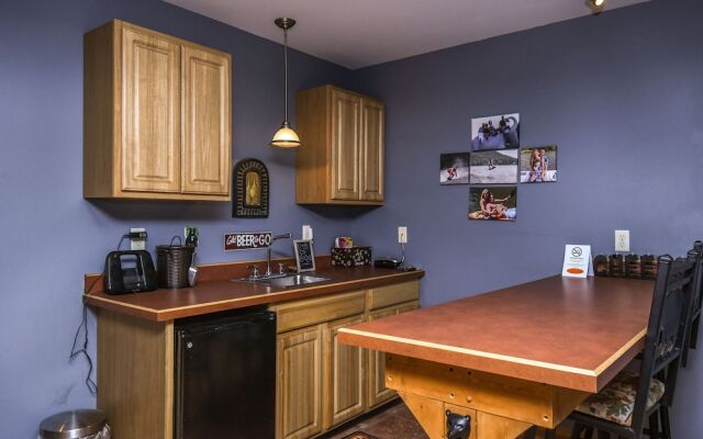 Bear Mountain Lodge 4 Bedroom House