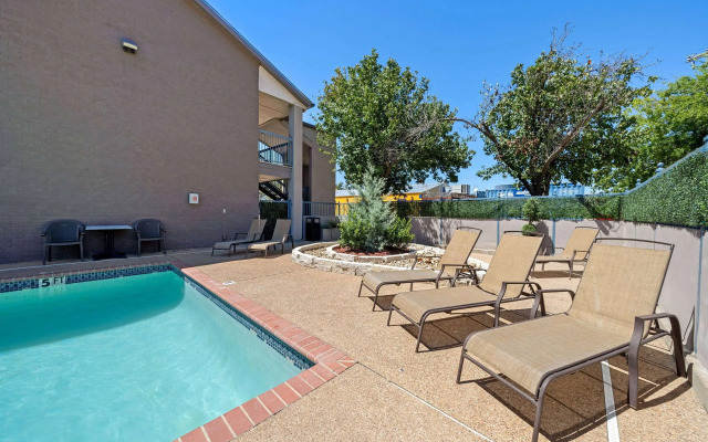 Days Inn by Wyndham Round Rock