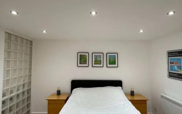 Stunning 3BD Maisonette W/balcony - Old Street!