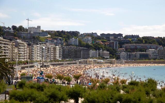 Playa de la Concha 10 by Feelfree Rentals