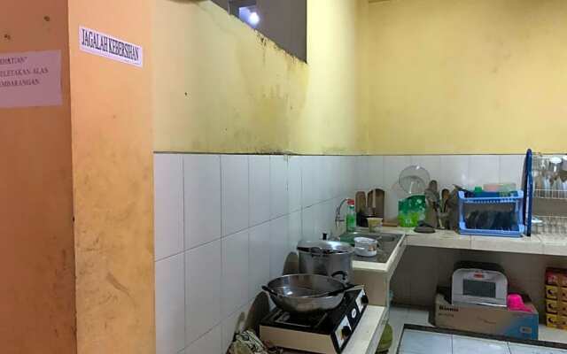 OYO Life 3082 Kost Putri Wonorejo