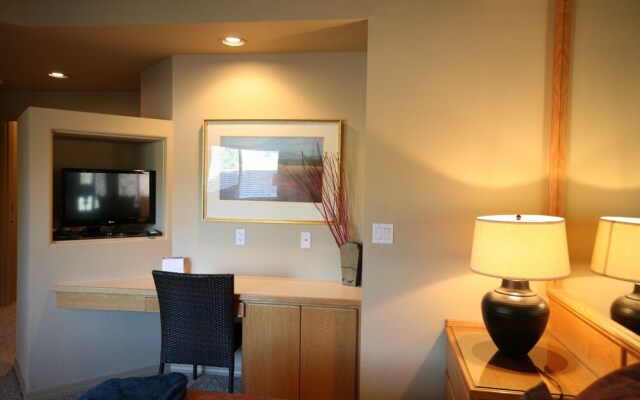 River Ridge 416b 1 Bedroom Condo by RedAwning