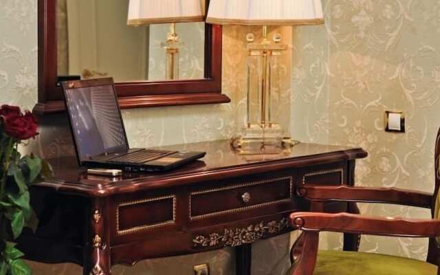 Royal Grand Hotel (Truskavets)