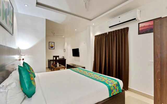 Treebo Aishwarya Grand - 4 km from Promenade Beach