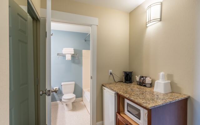 Pacific Reef Hotel & Light Show