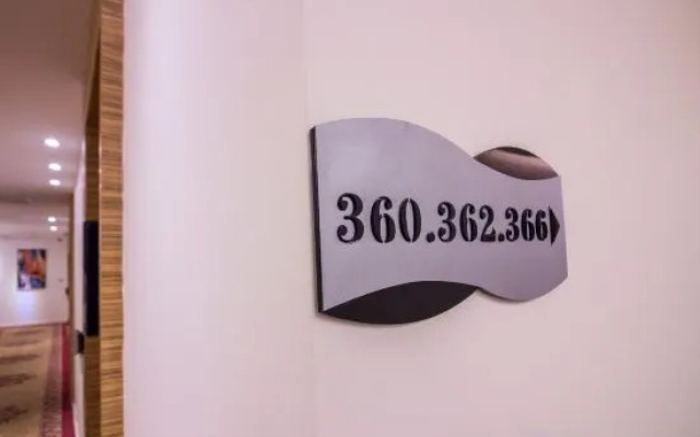 Yalkang Business Hotel (Guangzhou Zhujiang New Town Tancun Subway Station)