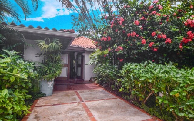 Golf Villa Close to the Beach No00