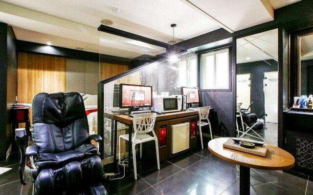 Max Hotel