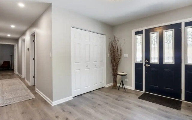 Luxury Waterfront Lakehouse With Private Dock Views