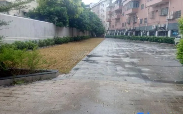 Wodun Platinum Hotel (Qinzhou East Railway Station Niannianfeng Plaza)