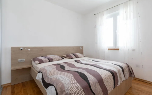 Modern Villa Near the Sea