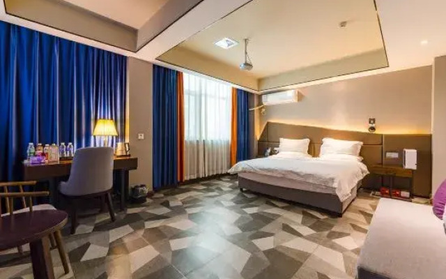 Luohe Lejia Film & Television Hotel