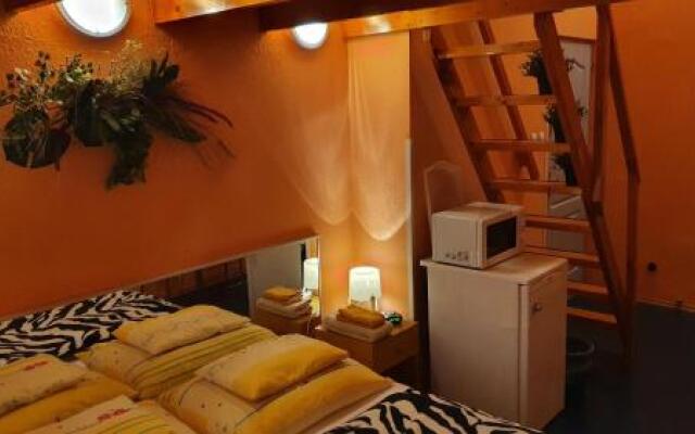 Hotel 30 Rooms Apartments