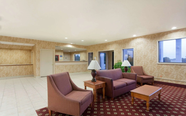Days Inn & Suites by Wyndham Wynne