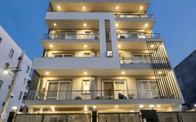Penthouse W Jacuzzi Garden Extra Room Pets OK