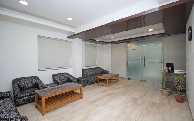 Merriment Hotel Sec 31 by OYO