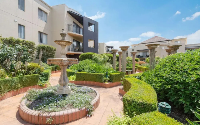 Sleek 2-bed Apartment in Vibrant Kingston