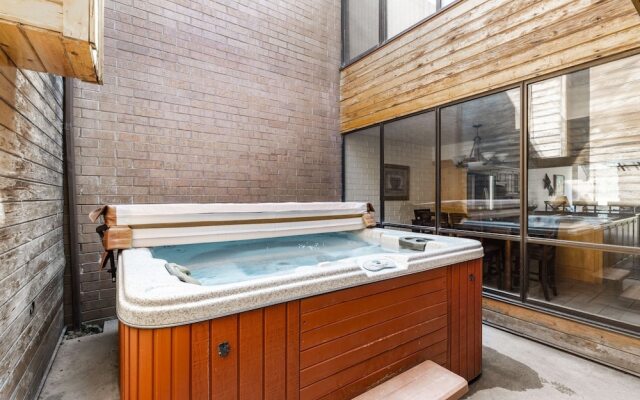 Park Avenue Upgraded 3 Bedroom Condominiums