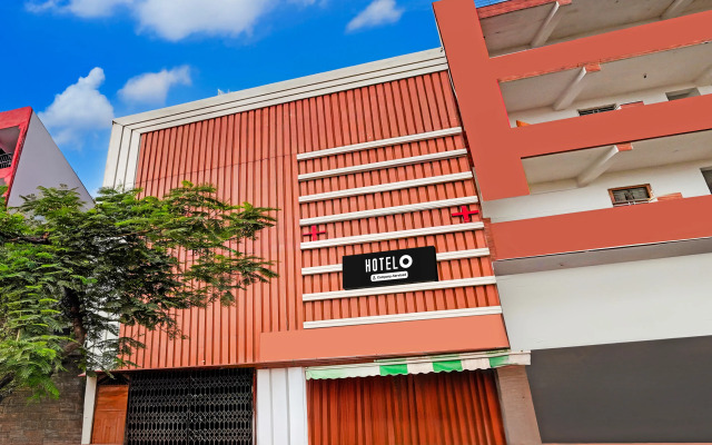 OYO Flagship 80479 A Hotel Royal FNG