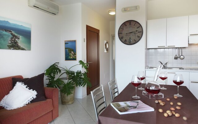 Comfortable Apartment With air Conditioning on Lake Garda