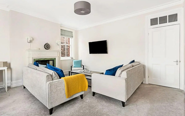 Serene 2BR - 3 Mins to Fulham Broadway