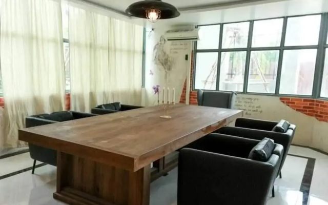 RQ Bangkok Sukhumvit 107 by Collection O