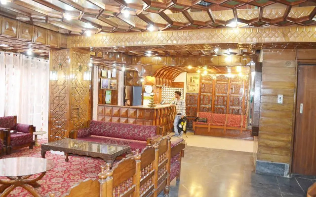 Houseboat Parimahal