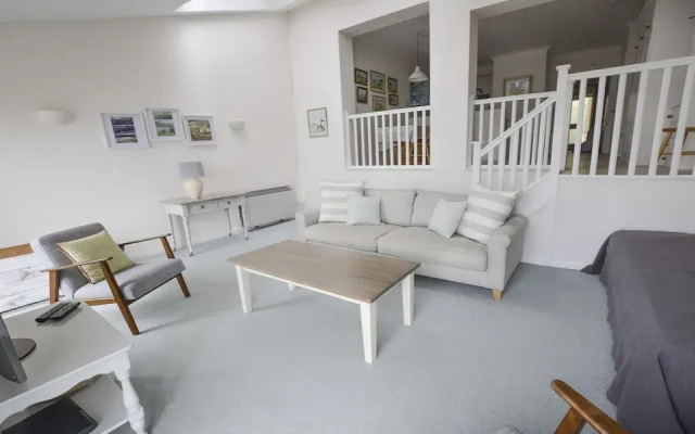 Clifton Court Apt 16 With Heated Pool