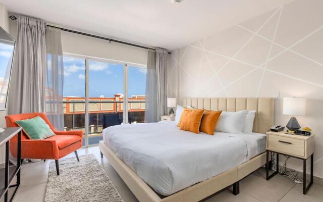 NEW Beautiful Aruban Studio Oceanfront