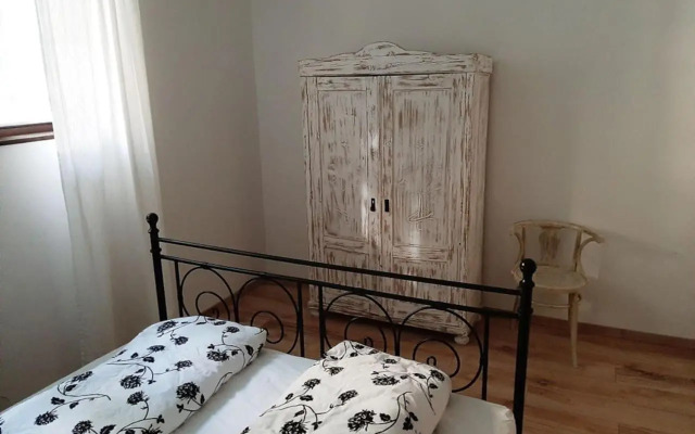 2 Bedroom Apartment near Heroes Square