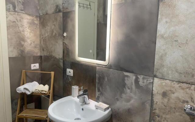 Modern cozy apt w/in 10 min walk from main square