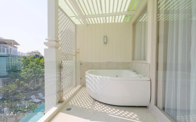 The Sea - Cret Hua Hin