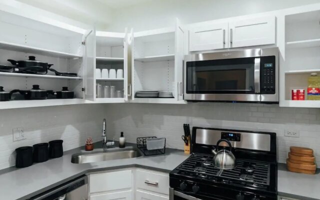 Best Deal 2BR Apt in Lakeview
