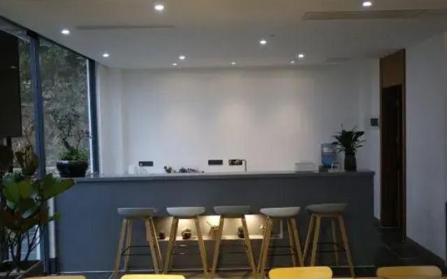 1Q84 Tree HostelYangshuo 1Q84 Yijia Homestay (Songcheng Qiangu Scenery District Branch)