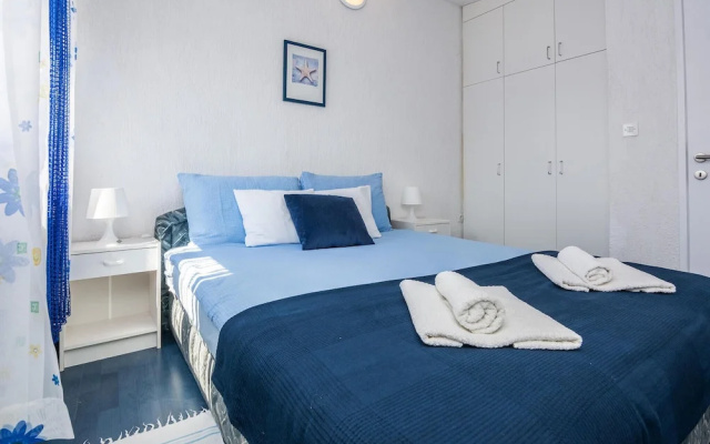 Awesome Home in Privlaka With Wifi and 1 Bedrooms