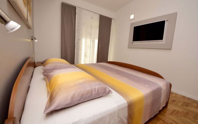 Apartment Mornar Trogir/Arbanija 12693