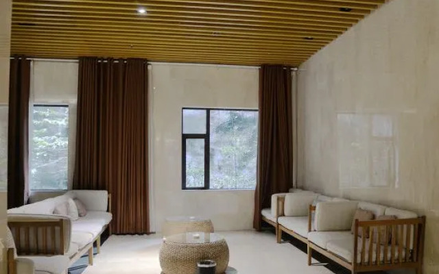 Jinfoshanwenquanjiari Hotel
